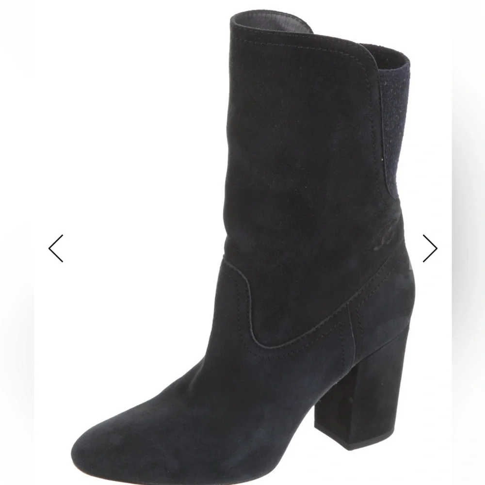 CHANEL size 37